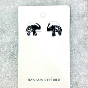 ✨NEW✨Banana Republic Earrings🐘